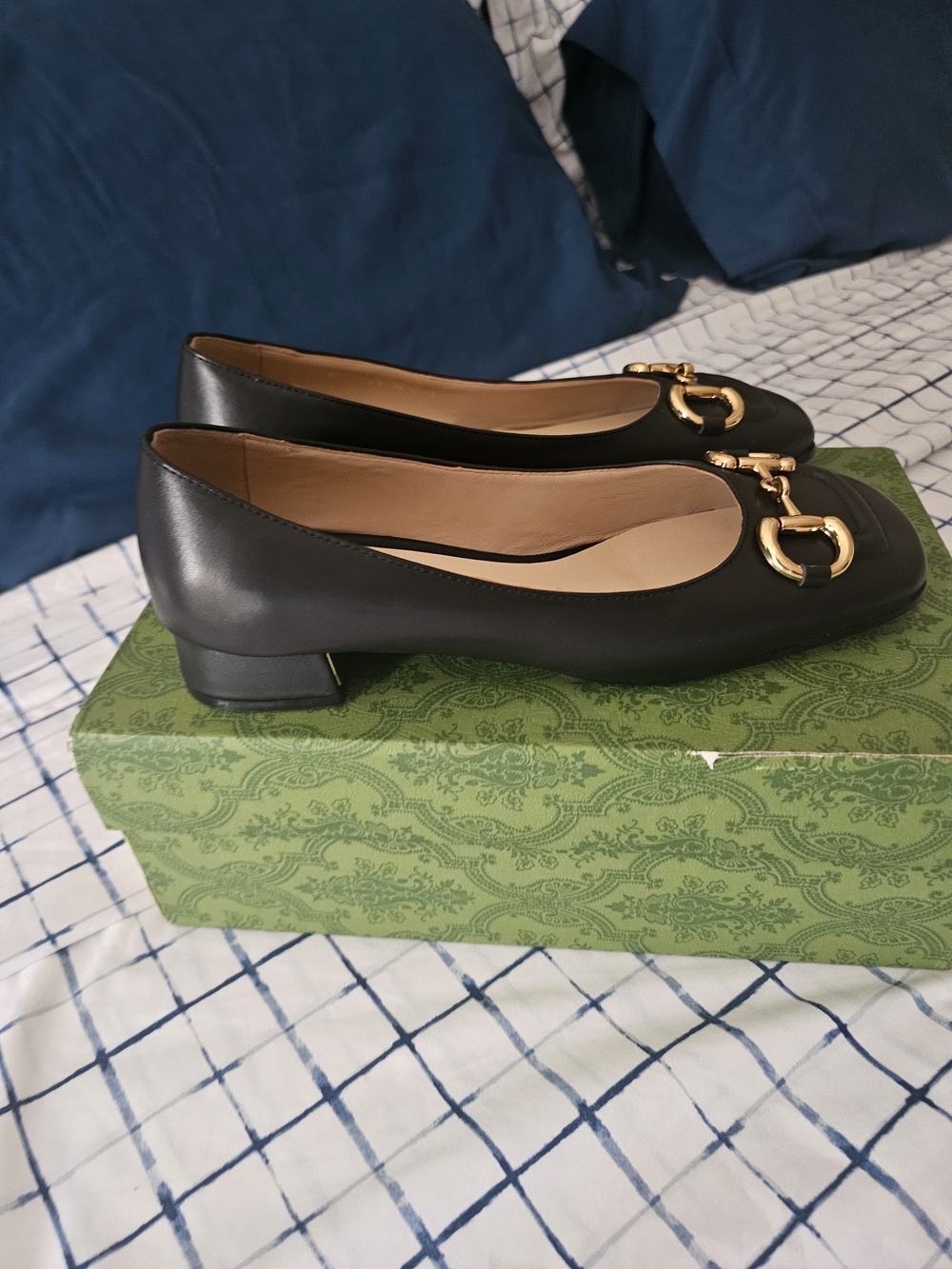 Gucci Women’s Black Leather Horsebit Pumps - Picture 2 of 6